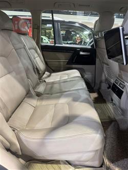 تۆیۆتا لاند کروزەر